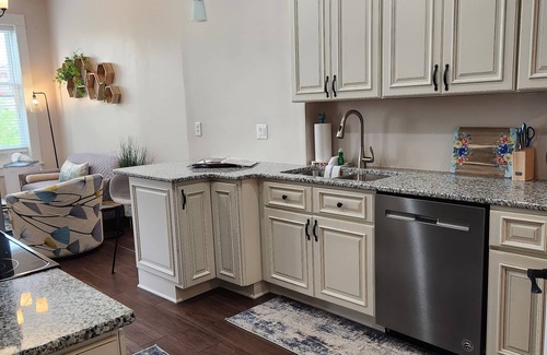 South Haven Apartamento | Summer Fling 2nd Floor Downtown Suite
