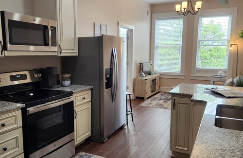 South Haven Apartamento | Summer Fling 2nd Floor Downtown Suite