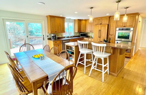 Harwich Center Casa | Summer Home with Private heated pool, near town & beaches