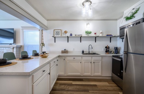 Hellman Street Casa | Summer in SoCal! 2BR Retreat Near Beach + Dtwn LBC... Only 30min to Disneyland!