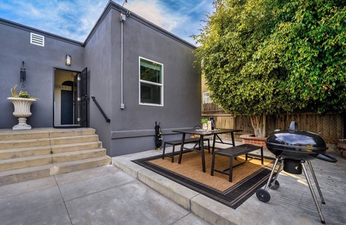 Hellman Street Casa | Summer in SoCal! 2BR Retreat Near Beach + Dtwn LBC... Only 30min to Disneyland!