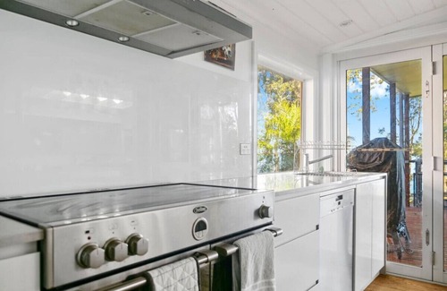 Lake Munmorah Casa | Summer Lakefront Bliss and Pool