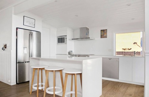 Lake Munmorah Casa | Summer Lakefront Bliss and Pool