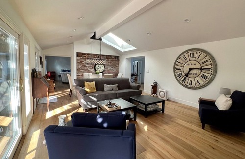 North Los Altos Casa | Summer Rental in Prime North Los Altos Location