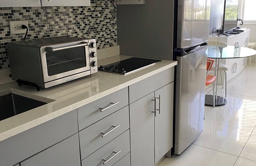 Sunny Isles Beach Complejo | SUMMER SALE Waterfront Resort on the beach to relax! Cozy Great remodeled apart