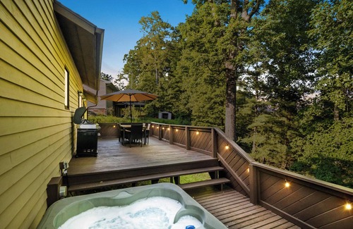 Summersville Casa | Summersville 3-Bedroom Retreat with Hot Tub, Game Room and Spacious Outdoor Deck