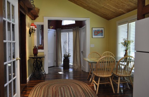 Otter Creek Cabaña | Summerwood Cottage Escapada romántica y ecléctica