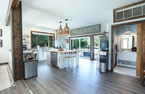 Summit Lake Casa | Summit Lake 2-bedroom house with AC and WiFi.