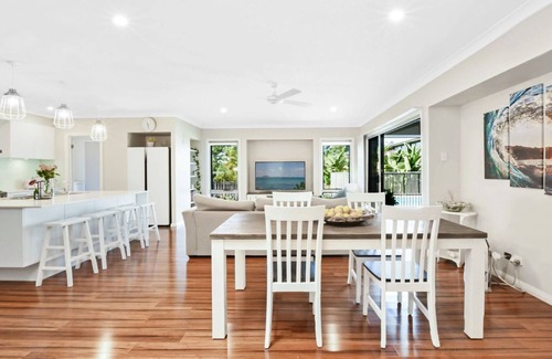 Smiths Lake Casa | Sun-Daze @Smithies Pacific Palms Holidays