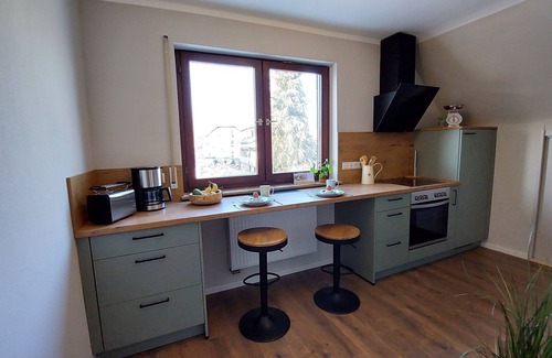 Bad Camberg Apartamento | Sun-drenched, family-friendly apartment with balcony & large kitchen