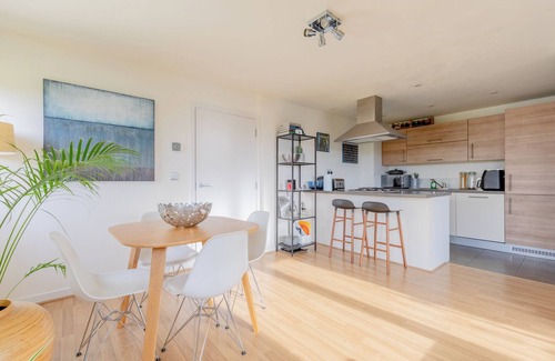 Bromley South Apartamento | Sun Filled 2BD Flat With City Views, Mile End