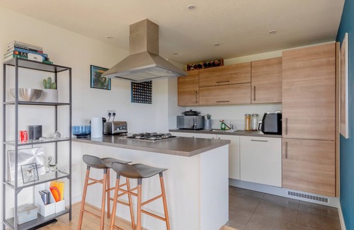 Bromley South Apartamento | Sun Filled 2BD Flat With City Views, Mile End
