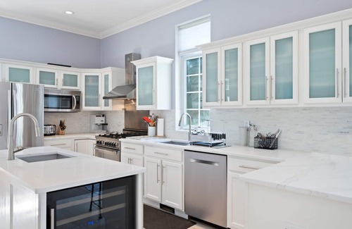 Wainscott Woods Casa | Nuevo listado: Airy Wainscott Estate, aislado y espacioso, en bicicleta a la playa, tiendas y restaurantes