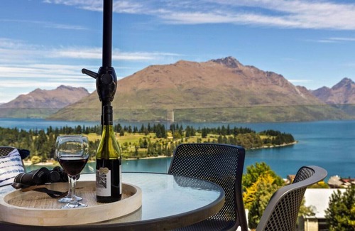 Queenstown Casa | Sun-filled on Wakatipu - Pet Friendly