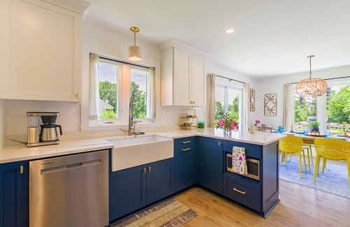 Searsport Casa | Sun, salt and sand @ Heart Rock House! Private beach/8 min drive to Belfast!
