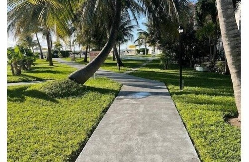 Williams Town Apartamento | Sun, Sand & Sea at Coral Beach!