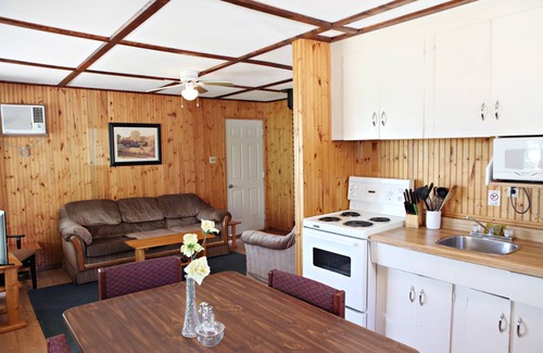 Manitoba Cabina | Sun, Sand, Visit "Sugar Shores"