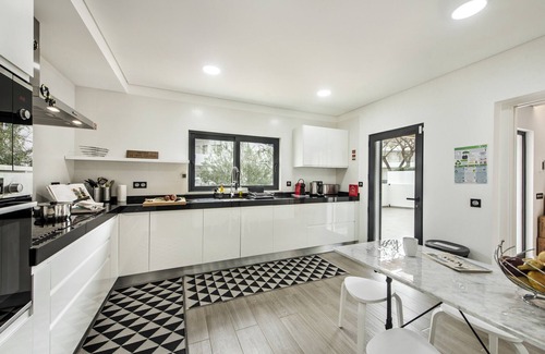 Santa Luzia Chalet De Esquí | Sol y Serenidad, Tu Villa de Ensueño