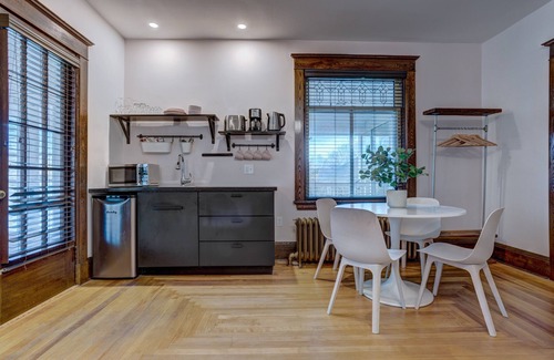 Lunenburg Apartamento | Sun Suite Cozy Getaway for 2 Lunenburg