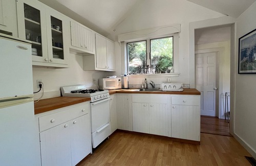 Wellfleet Cabaña | Acogedora casa con 2 habitaciones y wifi en el bosque tranquilo de Wellfleet