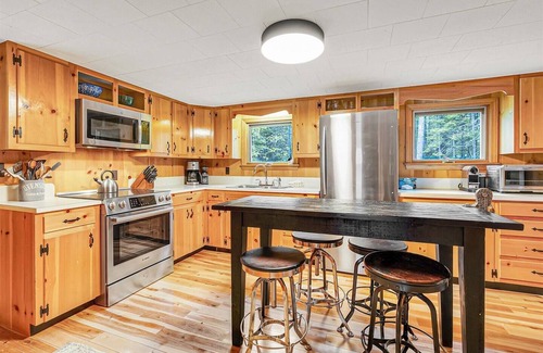Sunday River Area Chalet De Esquí | Sunday River less than 1 mile! Hot Tub! Fire Pit! Sleeps 10!