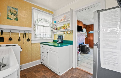 Birdsnest Cabaña | Sunflower Cottage - Waterfront; Outdoor shower!