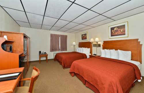 Salina Hotel | Sunflower Inn & Suites