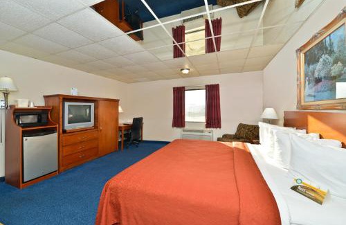 Salina Hotel | Sunflower Inn & Suites