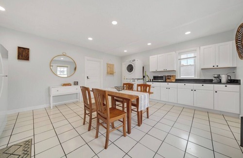 Allston Apartamento | Sunlit Corner Room in Shared Apt Near Everything