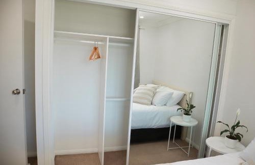 Auburn Casa | Sunlit Double room with shared bathoom