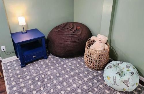 Brooklyn Center Casa | Sunlit Oasis Family Friendly Retreat