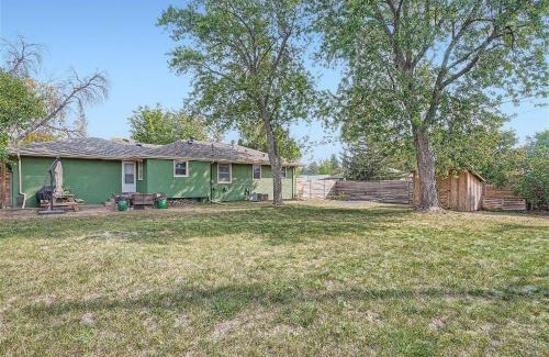 Brooklyn Center Casa | Sunlit Oasis Family Friendly Retreat