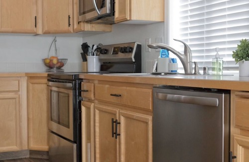 Moses Lake Casa | Sunlit Sage House - a peaceful retreat. 3 bed 2 bath bright & clean home