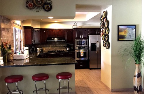 Paradise Casa | Villa iluminada por el sol: sofisticada, lujosa, elegante, a minutos del Strip