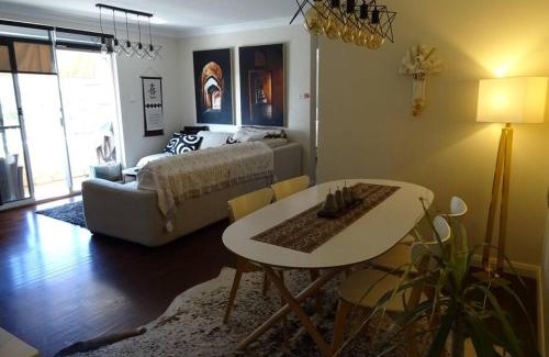 Brighton-le-Sands Apartamento | Sunny 2 bed Restaurants beach at door Pets O.K