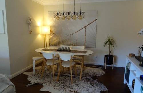 Brighton-le-Sands Apartamento | Sunny 2 bed Restaurants beach at door Pets O.K