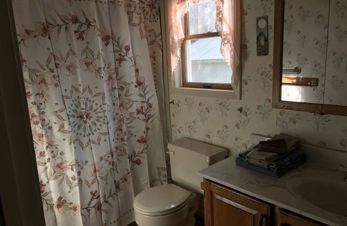 Greenwich Casa | Sunny 2 BR 2 Bath Home on the Hudson River /Empire State Trail