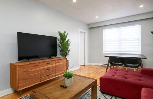 Cote-Des-Neiges—Notre-Dame-De-Grace Apartamento | Sunny 2BR unit in Montreal