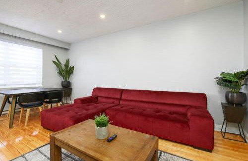 Cote-Des-Neiges—Notre-Dame-De-Grace Apartamento | Sunny 2BR unit in Montreal