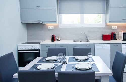 Glyfada Apartamento | Sunny and Minimal apt in Glyfada With 3 Bdrm