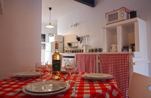 Riogordo Apartamento | Soleado apartamento en Andalucía con espectacular azotea.