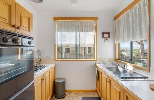 Kingston Beach Villa | Sunny Beach Holiday Home 80A