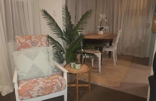 Hastings Casa | Sunny Central Parkvale home