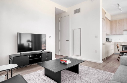 Clinton Hill Apartamento | Sunny Clinton Hill 2BR w/ W/D, Gym & Pool, nr BAM, by Blueground