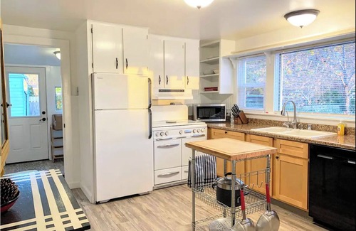 Jacoby Creek Casa | Sunny Cottage, Close to Town & Family Friendly