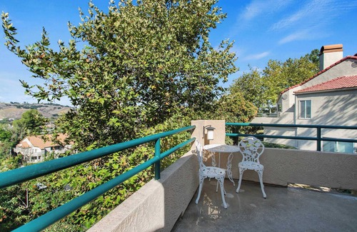 Valle Lindo Casa | Sunny Cul-de-Sac Retreat! Spacious 1st Floor Master, Flexible Lease #41910