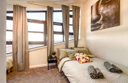 Clydebank Apartamento | Sunny day new flat with 5 beds