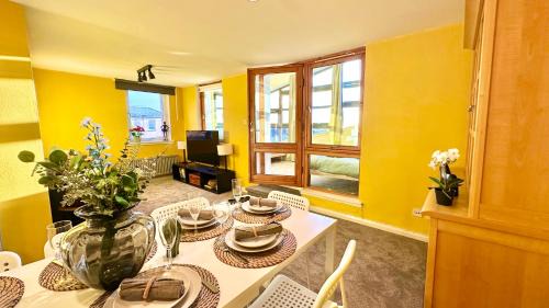 Clydebank Apartamento | Sunny day new flat with 5 beds