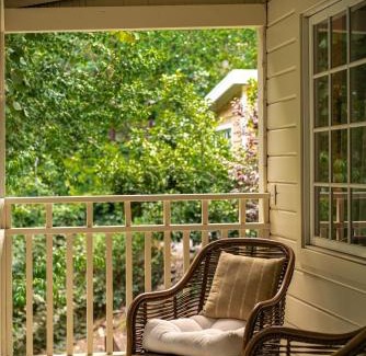Monte Rio Casa | Sunny Designer Retreat with Gym & Game Room