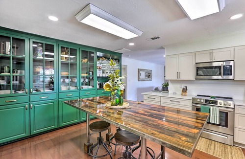 Marianna Casa | Sunny Florida Abode - Patio, Pool, & Fire Pit